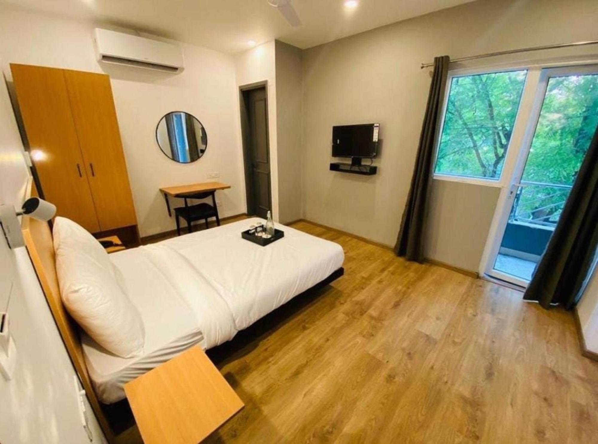 Hotel Aerocity Golden Close To New Delhi Airport Exterior foto